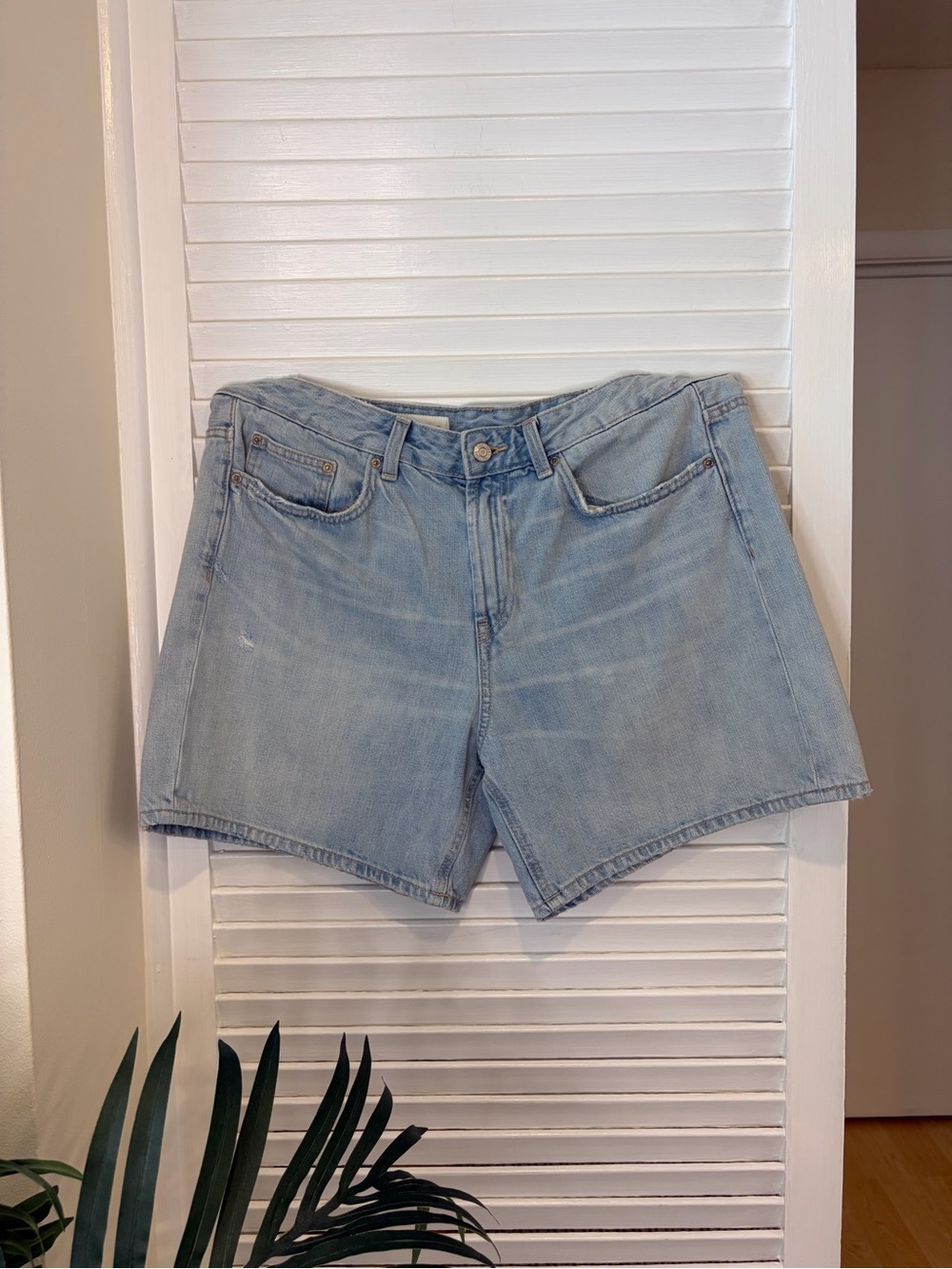 Zara Light Wash Denim Shorts Size 12 Y2K Casual Effortless